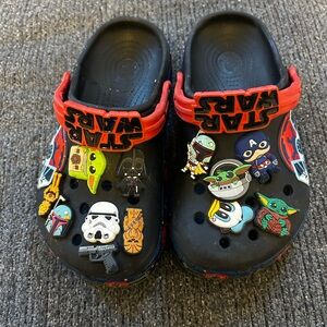 Star Wars Kids Crocs Black and Red with charms. Only 1 lights up Sz 2